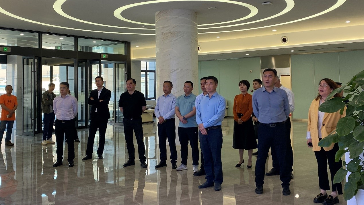 席龙海书记率队赴苏州大润发贵宾厅开展考察活动